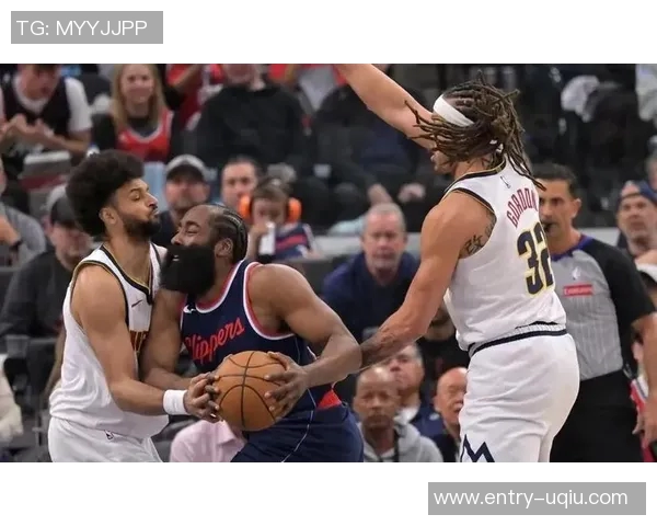 鲍威尔表现稳定全场13投6中贡献18分4篮板3助攻1抢断1盖帽 鲍威尔表现稳定全场13投6中贡献18分4篮板3助攻1抢断1盖帽