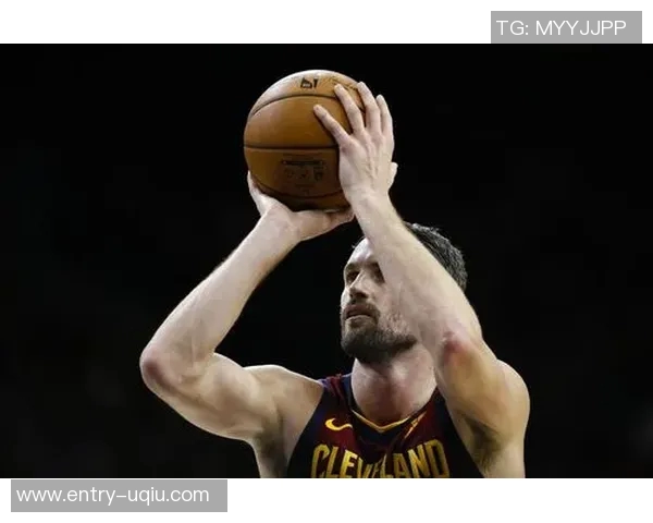 开拓者乐福赠送球衣给老乡塔图姆感谢他一直以来的支持与鼓励