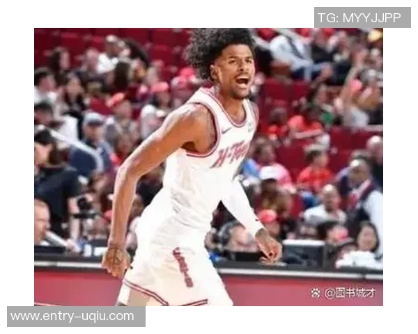 杰伦格林表现出色17投8中三分球命中率提升助力球队斩获25分5篮板3助攻