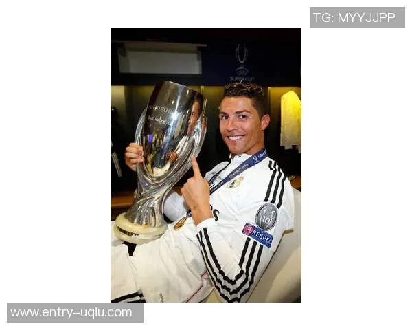 四十岁C罗社交媒体分享新照依旧帅气时尚引人注目